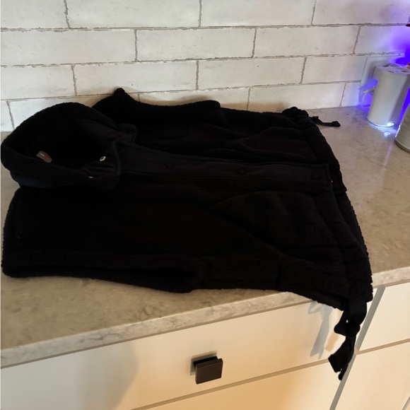 Free People Movement. Scouted Out Black Sherpa Vest. Hardly Worn! - Picture 5 of 5